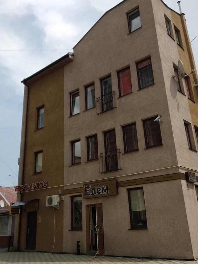 GIL apartments, квартира студия в самом центре пл Петефи Ужгород Экстерьер фото
